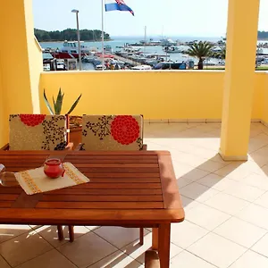 https://buco-seafront-apartments-fastfood.hotelinzadar.com