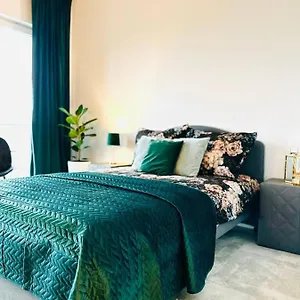 https://uroczy-apartament.warsawhotelspoland.com